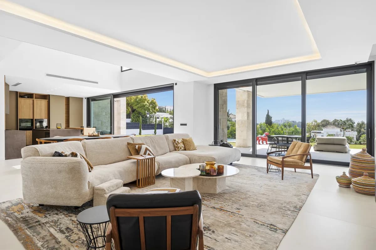 4 Bedroom Detached Villa for Sale in Benahavís, Málaga - Image 9