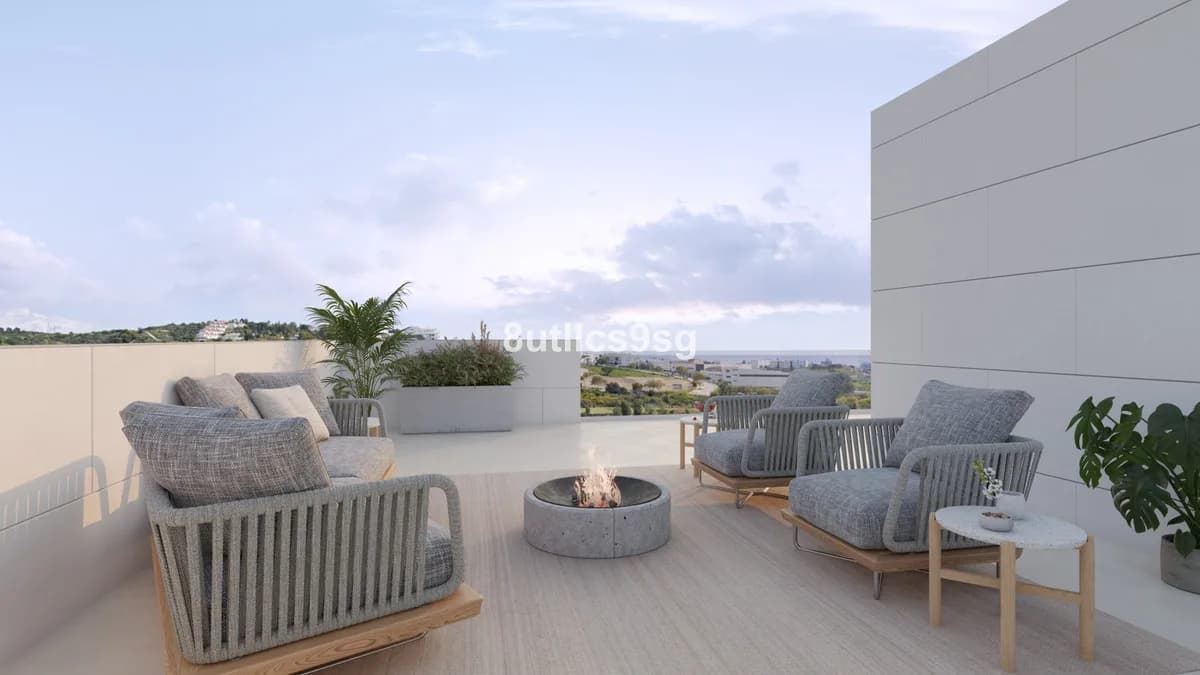 4 Bedroom Detached Villa for Sale in Estepona, Málaga - Image 2