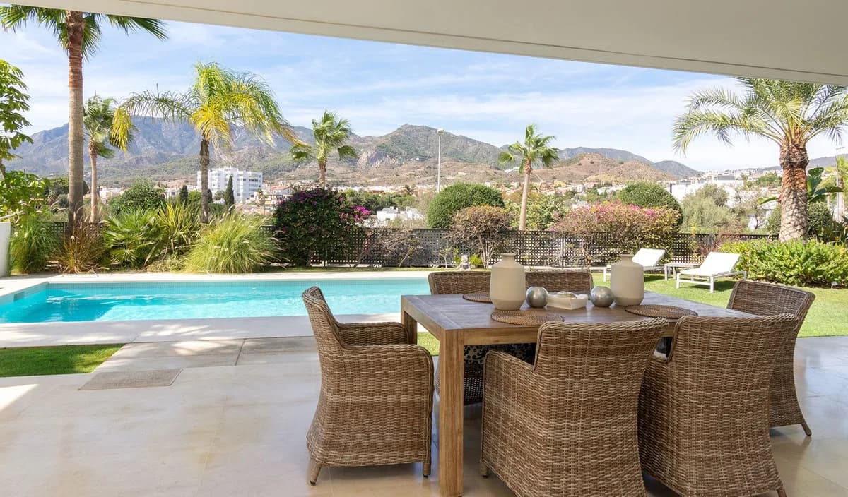 3 Bedroom Detached Villa for Sale in Río Real, Málaga - Image 4