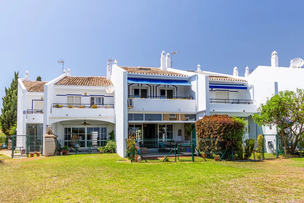 4 Bedroom Townhouse for Sale in Calahonda, Málaga - Image 8