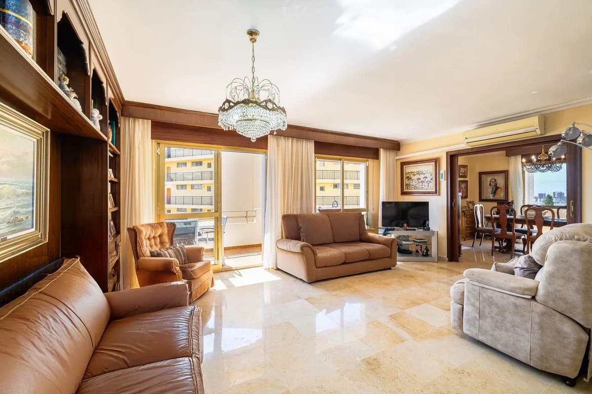 3 Bedroom Middle Floor Apartment for Sale in Benalmadena, Málaga - Image 5