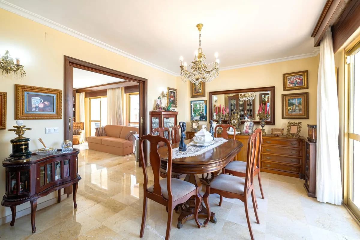 3 Bedroom Middle Floor Apartment for Sale in Benalmadena, Málaga - Image 6