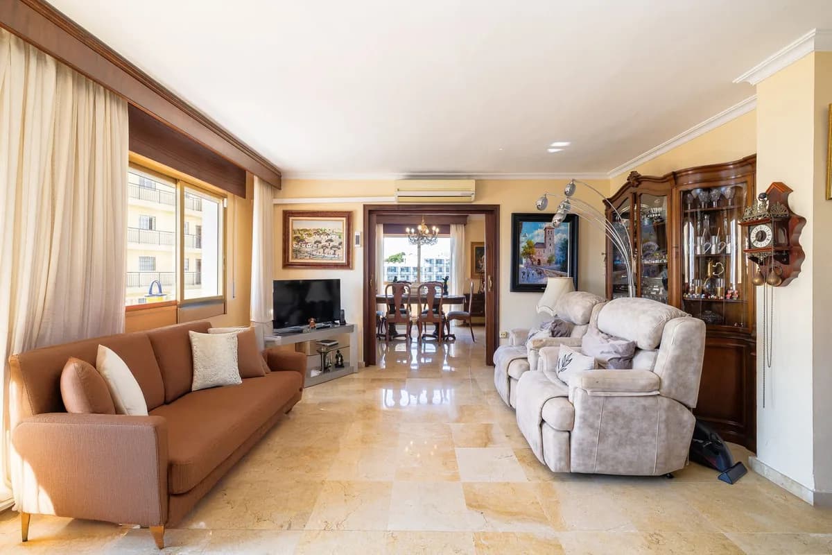 3 Bedroom Middle Floor Apartment for Sale in Benalmadena, Málaga - Image 7