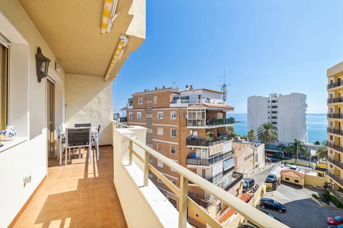 3 Bedroom Middle Floor Apartment for Sale in Benalmadena, Málaga - Image 8