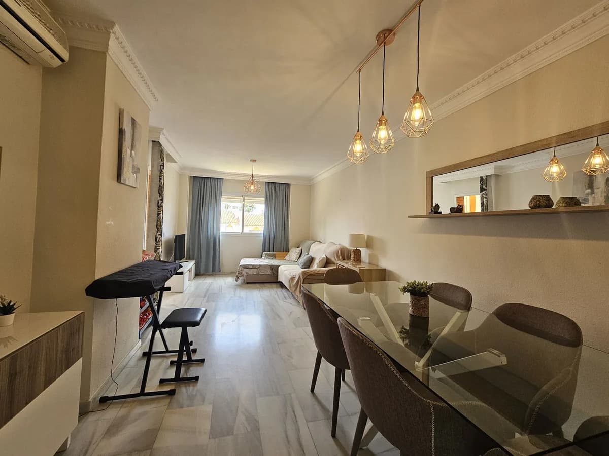 3 Bedroom Middle Floor Apartment for Sale in Torremolinos, Málaga - Image 5