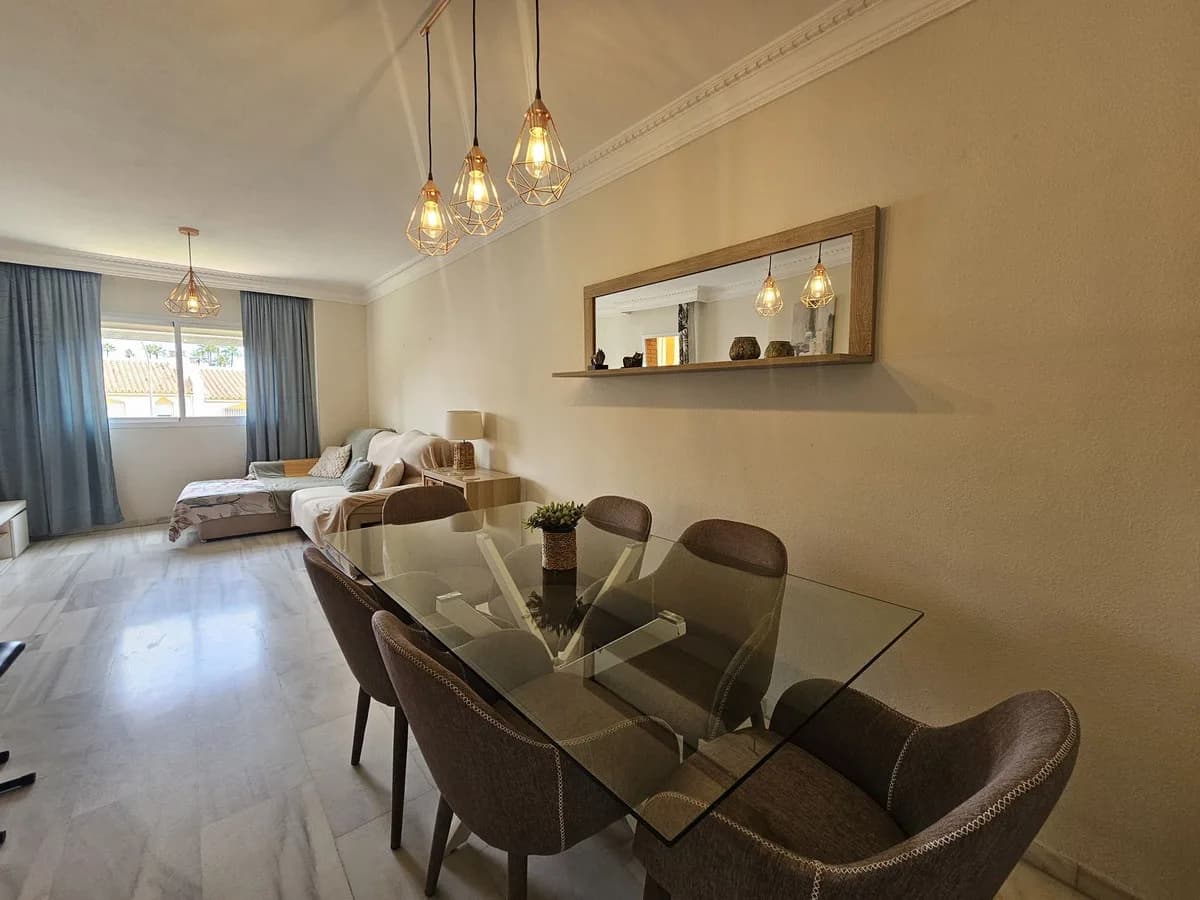 3 Bedroom Middle Floor Apartment for Sale in Torremolinos, Málaga - Image 6