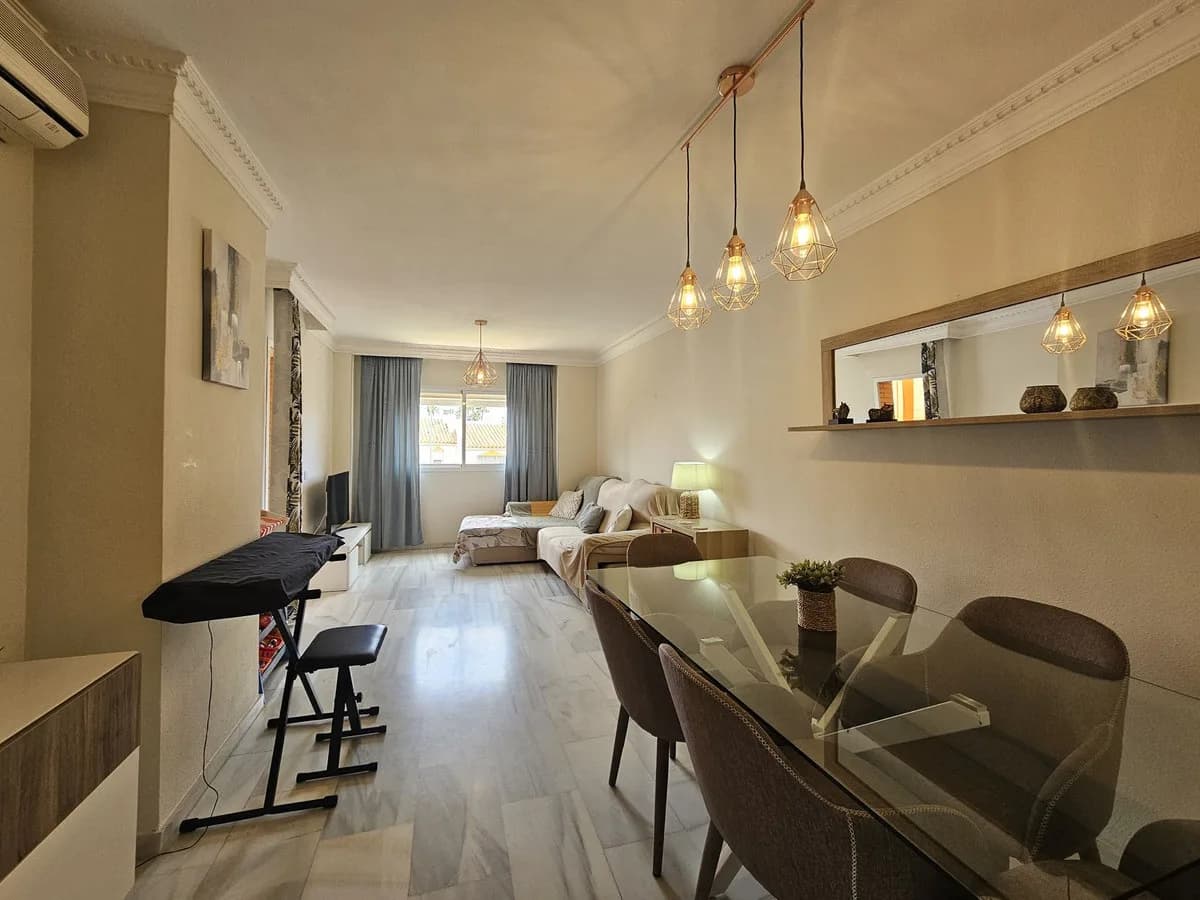 3 Bedroom Middle Floor Apartment for Sale in Torremolinos, Málaga - Image 7