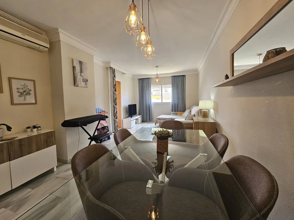 3 Bedroom Middle Floor Apartment for Sale in Torremolinos, Málaga - Image 8