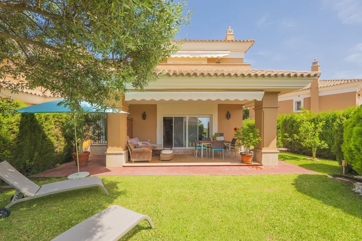 3 Bedroom Semi-Detached House for Sale in Santa Clara, Málaga