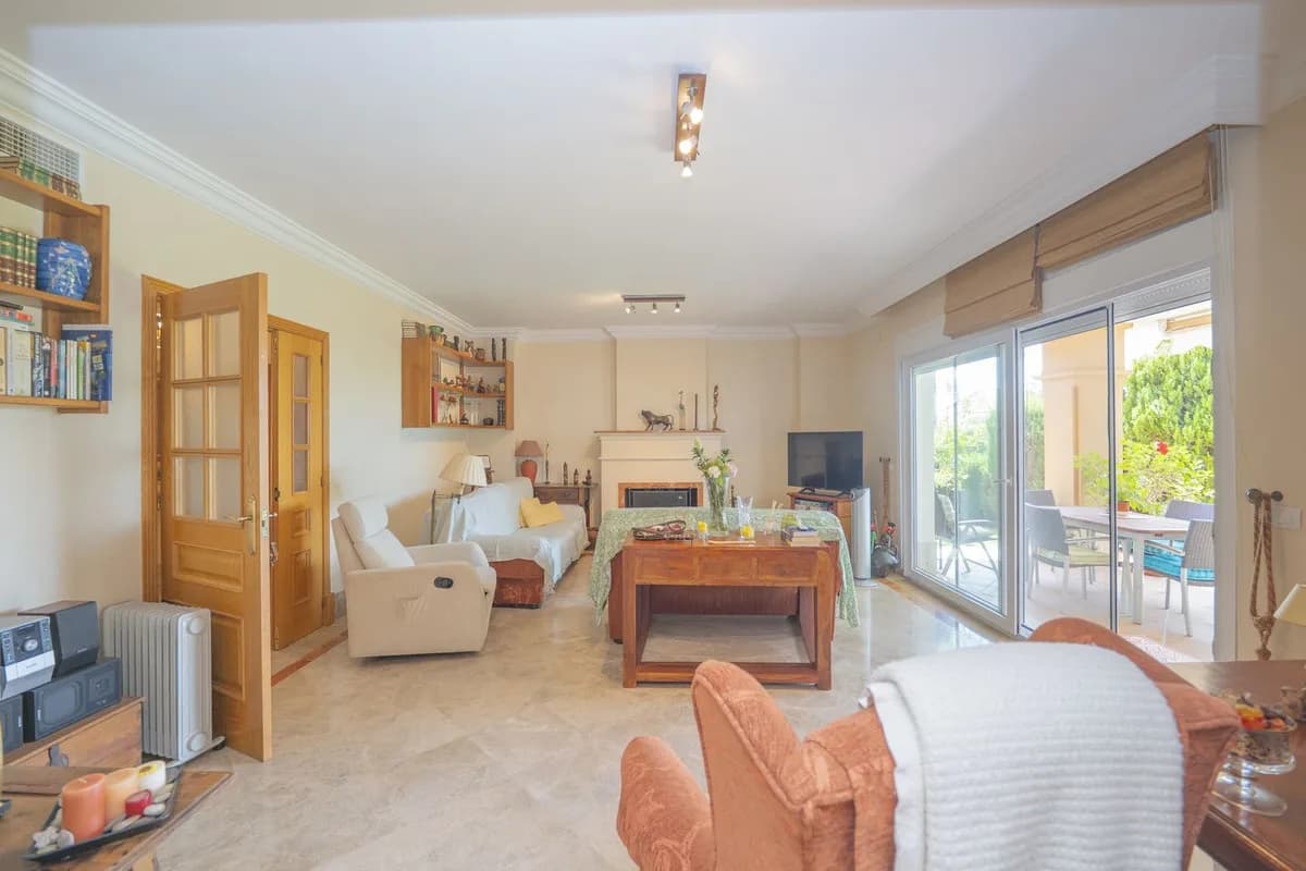 3 Bedroom Semi-Detached House for Sale in Santa Clara, Málaga - Image 6