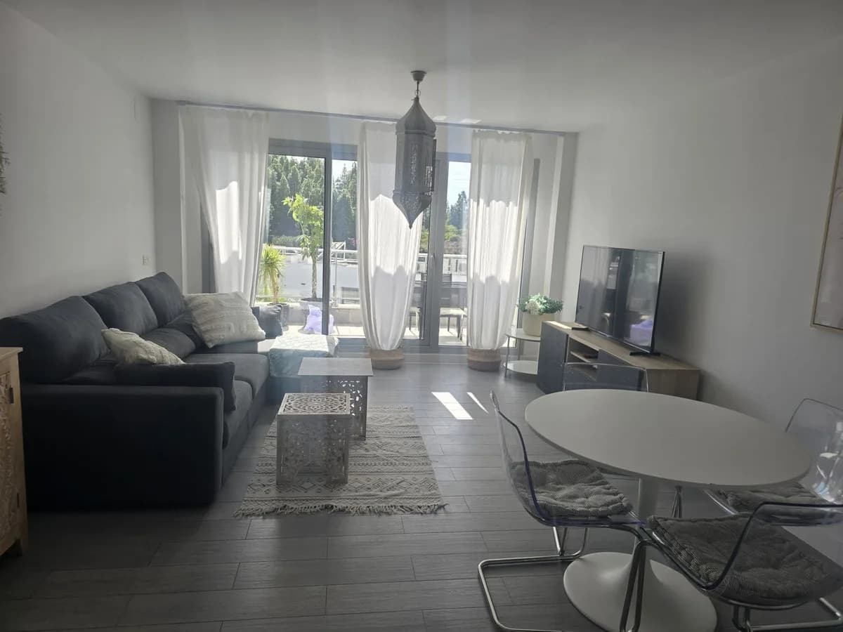 2 Bedroom Middle Floor Apartment for Sale in El Faro, Málaga - Image 3