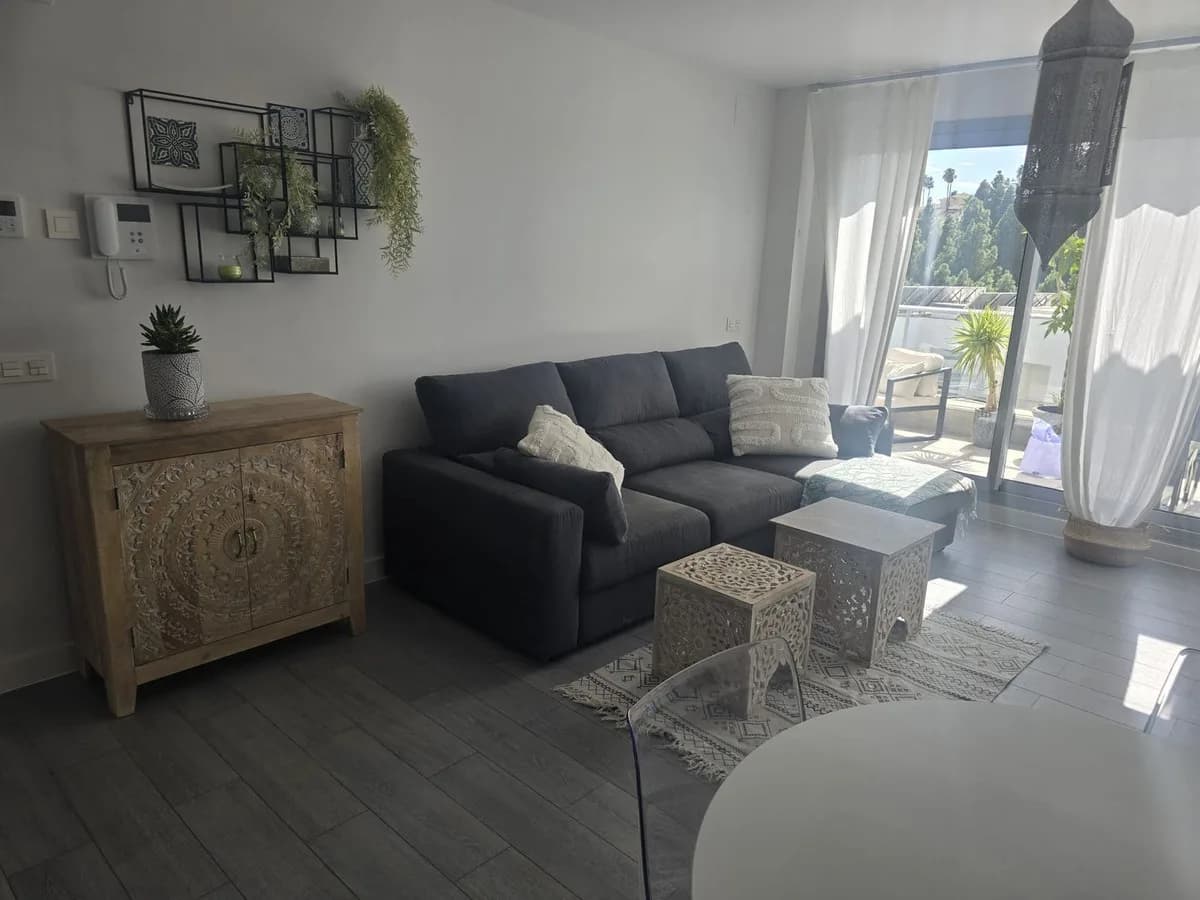 2 Bedroom Middle Floor Apartment for Sale in El Faro, Málaga - Image 7