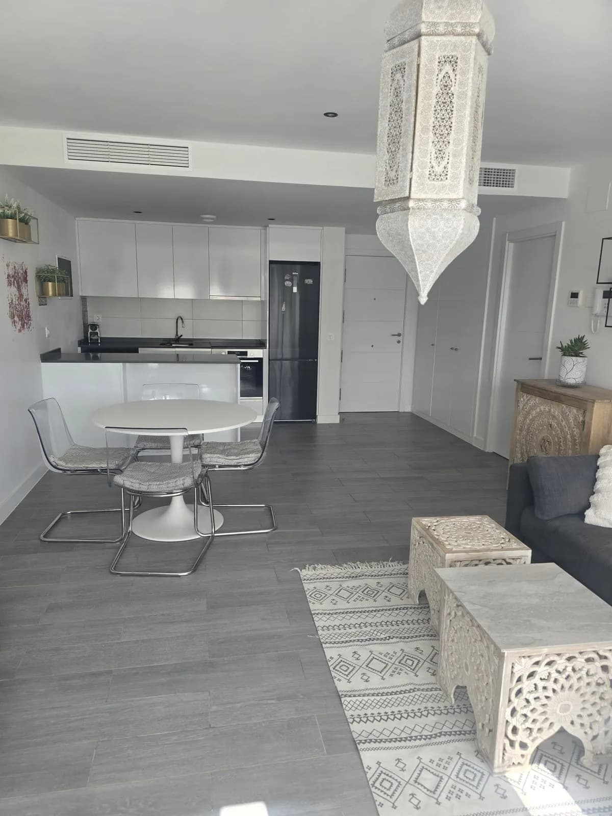 2 Bedroom Middle Floor Apartment for Sale in El Faro, Málaga - Image 9