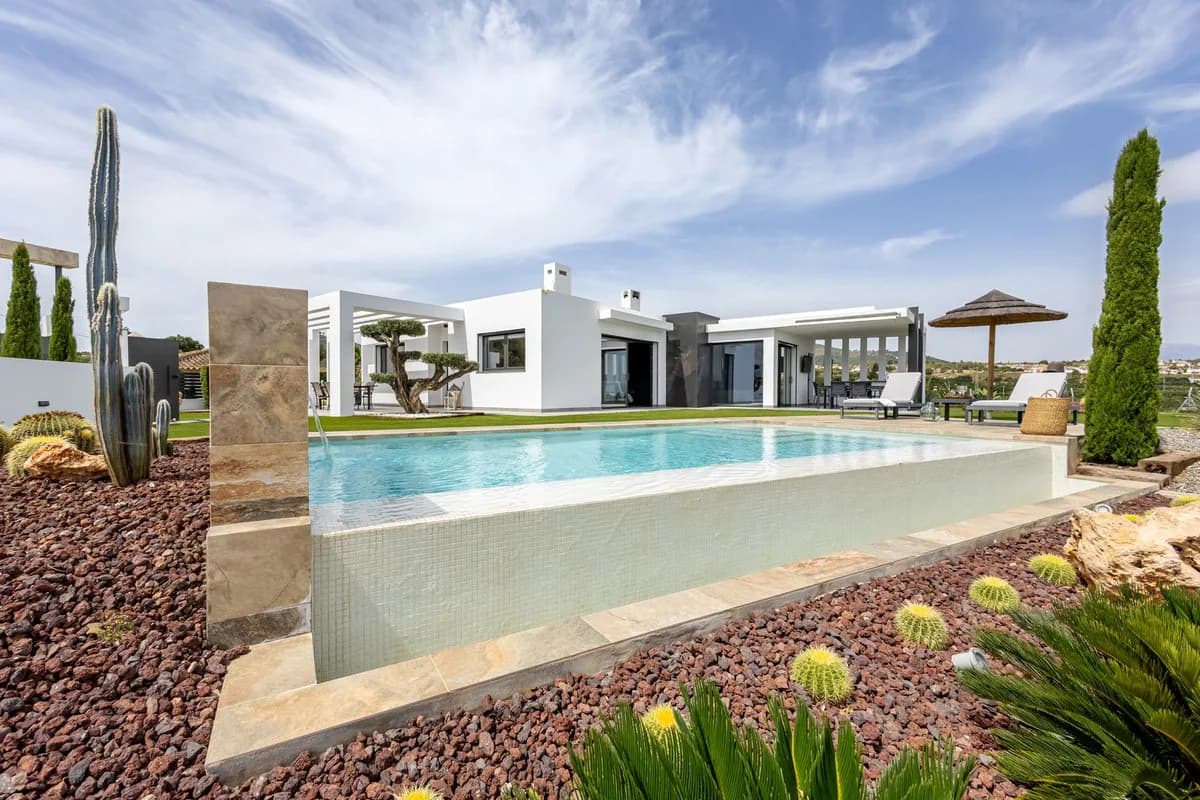 3 Bedroom Finca - Cortijo for Sale in Alhaurín el Grande, Málaga - Image 2