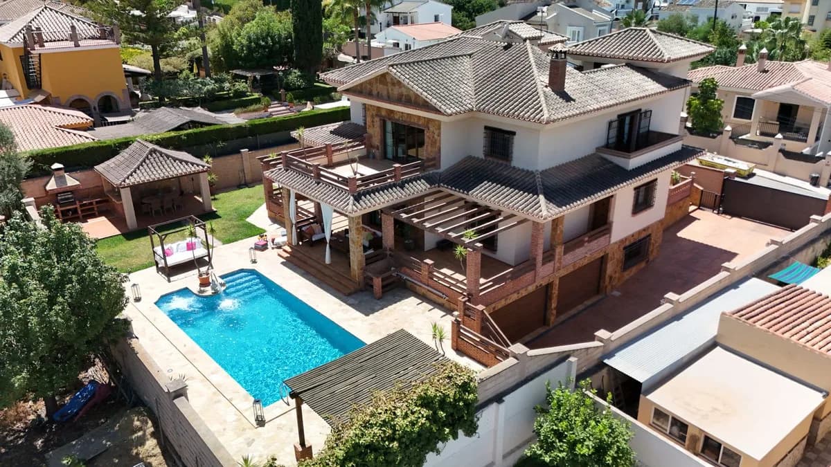 8 Bedroom Detached Villa for Sale in Alhaurín de la Torre, Málaga
