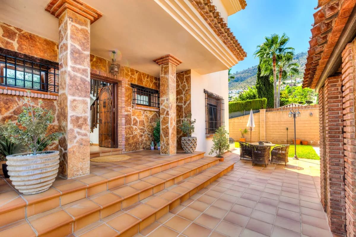 8 Bedroom Detached Villa for Sale in Alhaurín de la Torre, Málaga - Image 4
