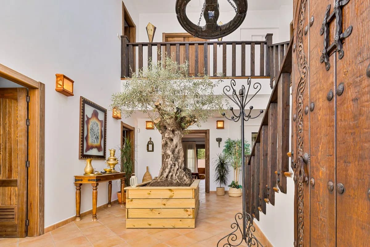 8 Bedroom Detached Villa for Sale in Alhaurín de la Torre, Málaga - Image 6