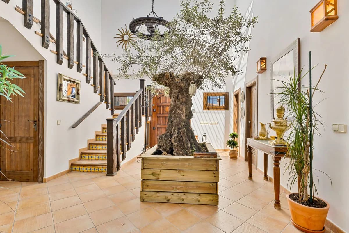 8 Bedroom Detached Villa for Sale in Alhaurín de la Torre, Málaga - Image 7