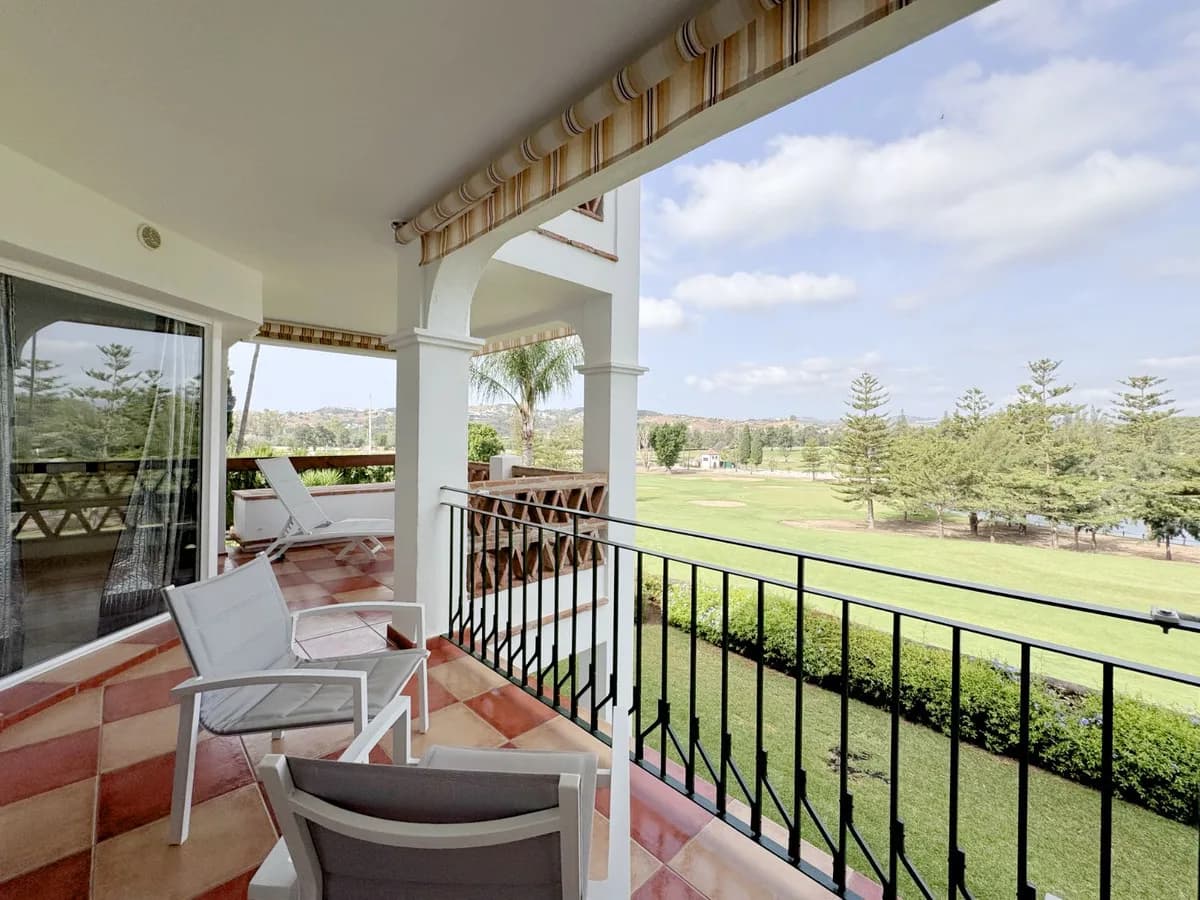 2 Bedroom Middle Floor Apartment for Sale in Mijas Golf, Málaga - Image 3