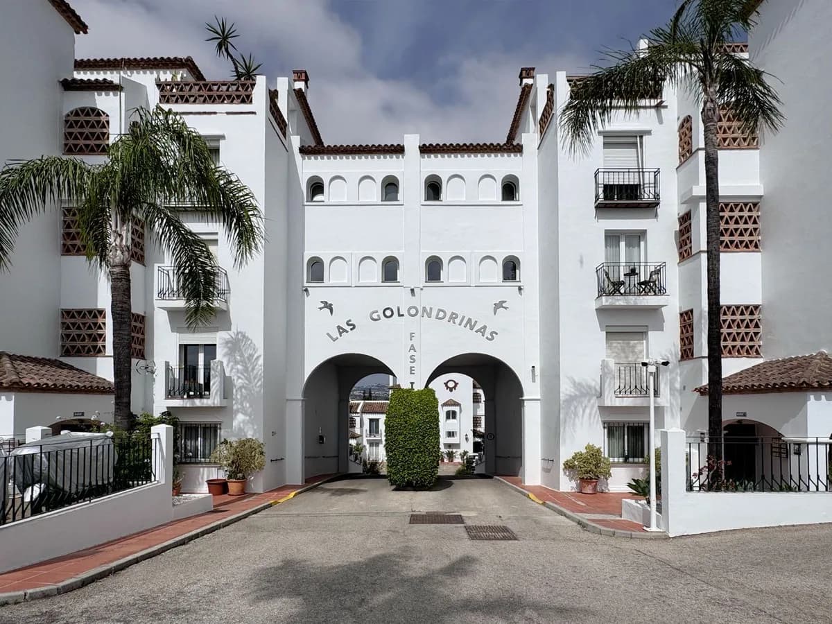 2 Bedroom Middle Floor Apartment for Sale in Mijas Golf, Málaga - Image 7