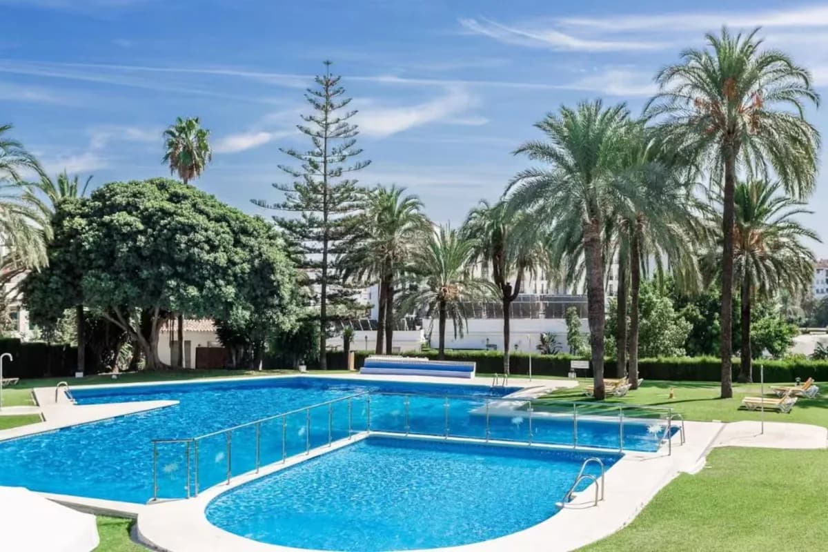 2 Bedroom Ground Floor Apartment for Sale in Nueva Andalucía, Málaga