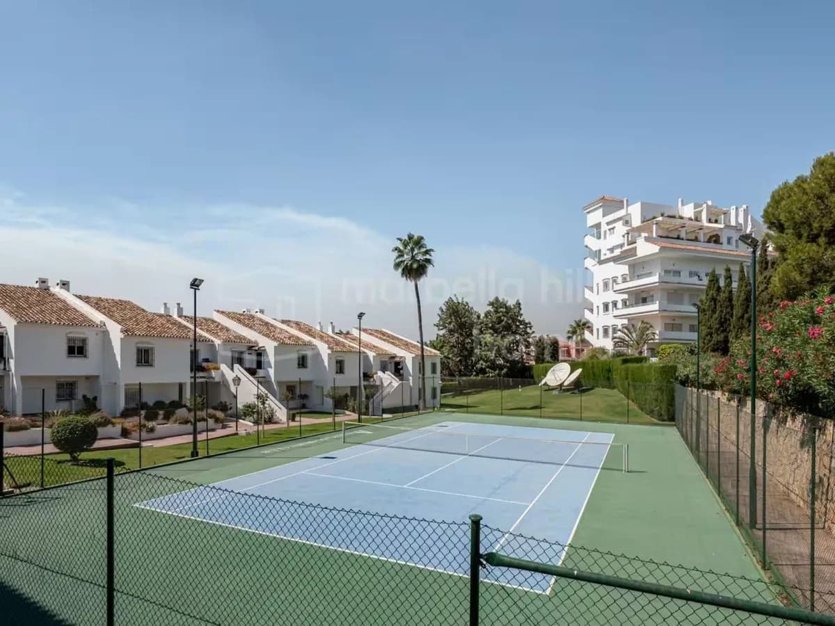 2 Bedroom Ground Floor Apartment for Sale in Nueva Andalucía, Málaga - Image 5