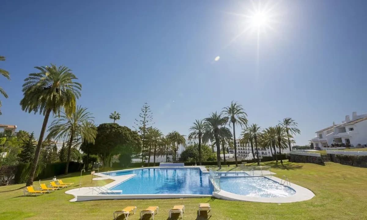 2 Bedroom Ground Floor Apartment for Sale in Nueva Andalucía, Málaga - Image 7