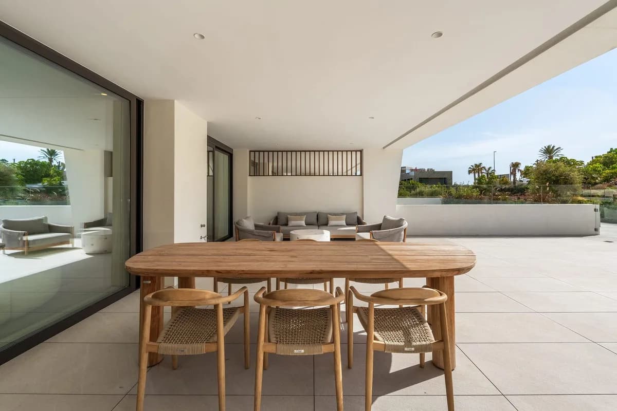 4 Bedroom Ground Floor Apartment for Sale in The Golden Mile, Málaga - Image 8