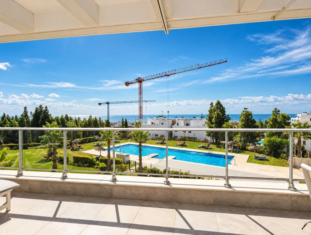 2 Bedroom Middle Floor Apartment for Sale in Las Lagunas, Málaga