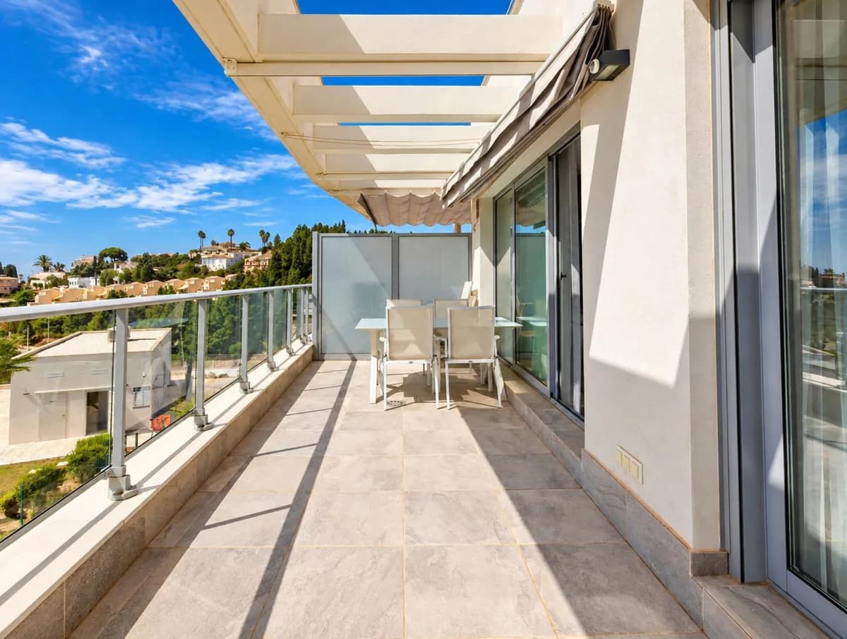 2 Bedroom Middle Floor Apartment for Sale in Las Lagunas, Málaga - Image 3