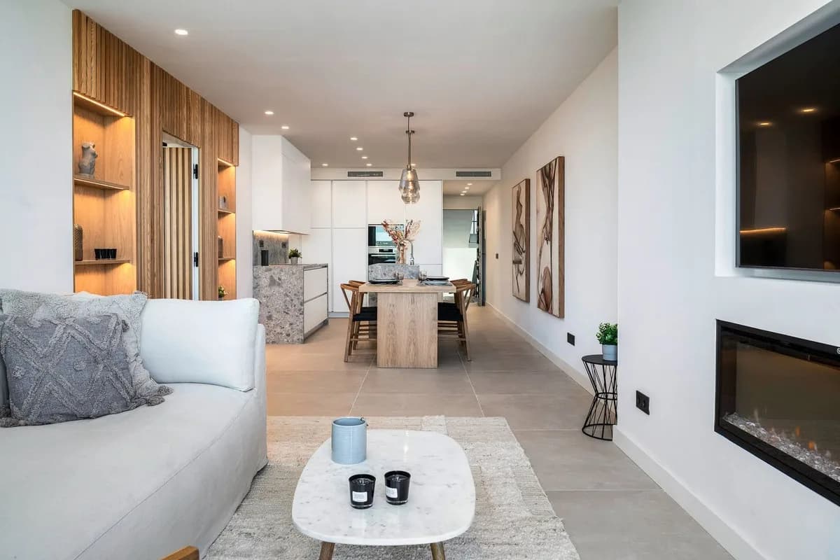 3 Bedroom Middle Floor Apartment for Sale in La Quinta, Málaga - Image 2