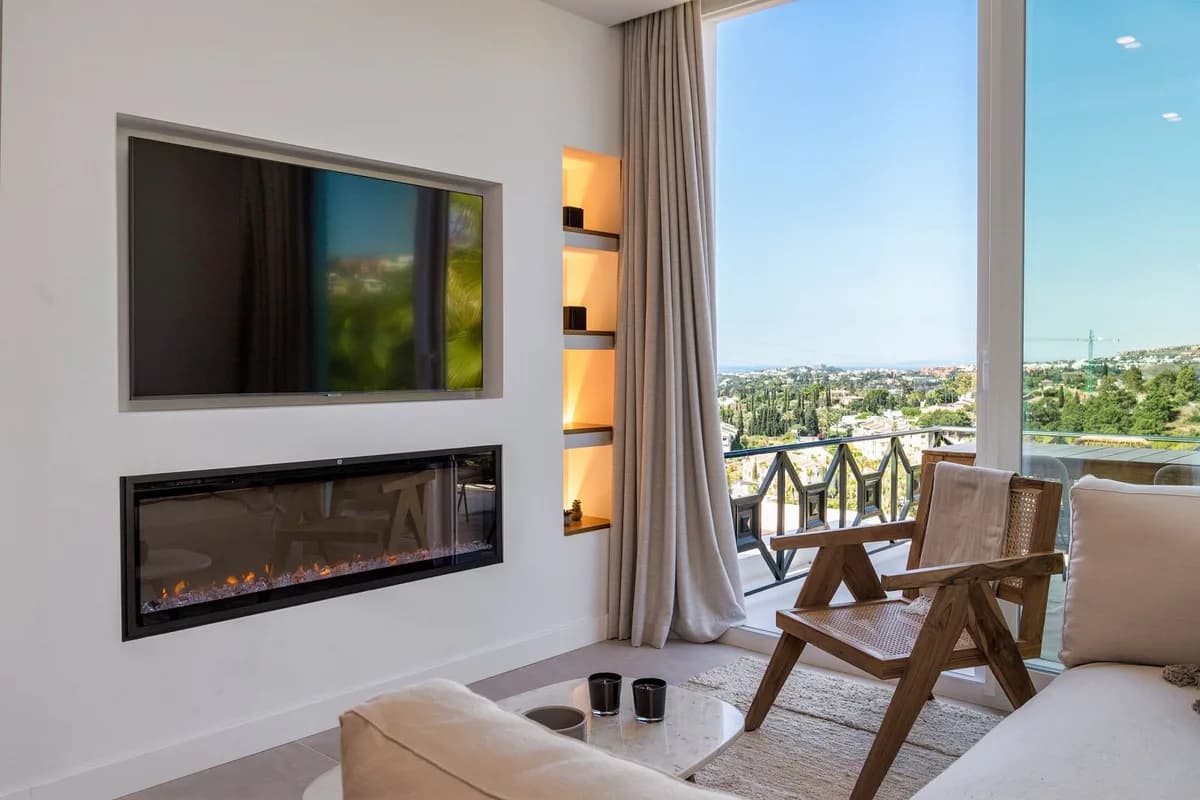 3 Bedroom Middle Floor Apartment for Sale in La Quinta, Málaga - Image 4