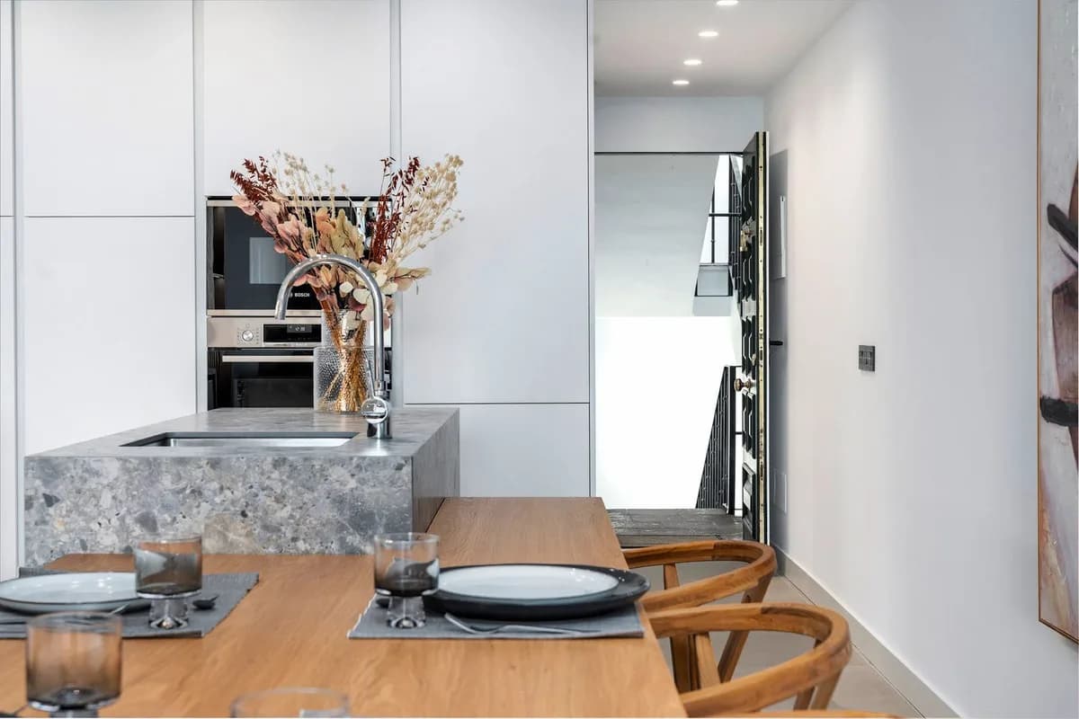 3 Bedroom Middle Floor Apartment for Sale in La Quinta, Málaga - Image 8
