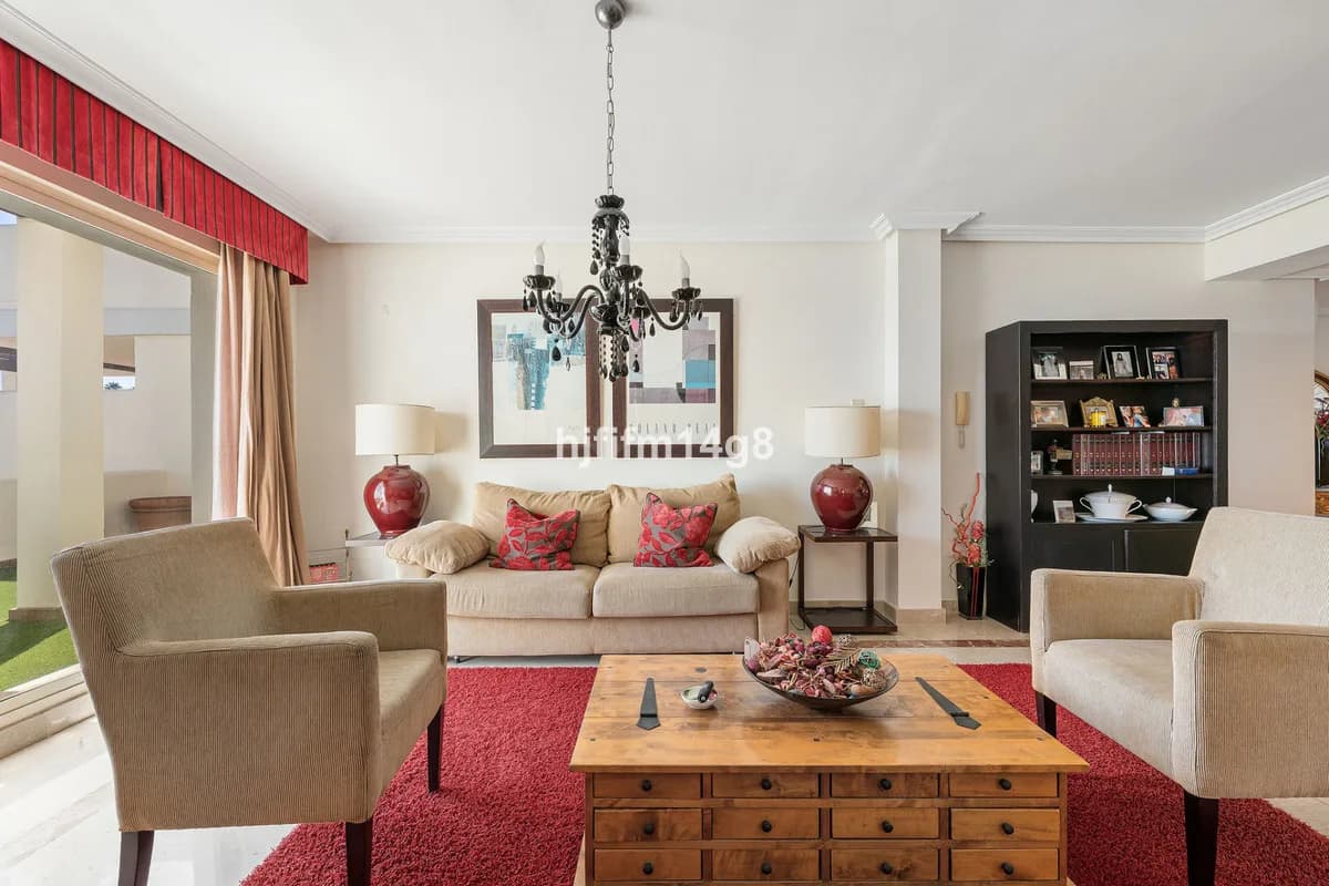 3 Bedroom Penthouse Duplex for Sale in Nueva Andalucía, Málaga - Image 4