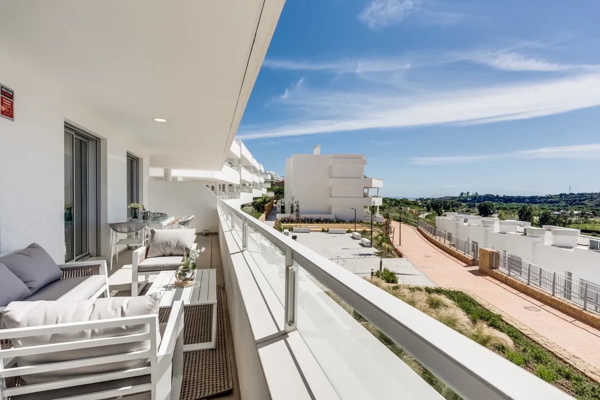 2 Bedroom Middle Floor Apartment for Sale in Estepona, Málaga