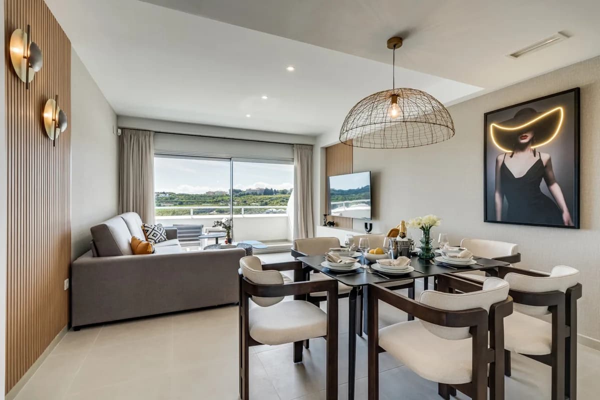 2 Bedroom Middle Floor Apartment for Sale in Estepona, Málaga - Image 8