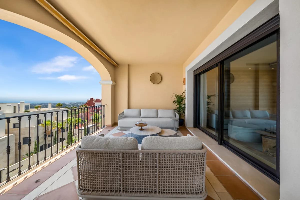 2 Bedroom Middle Floor Apartment for Sale in La Quinta, Málaga