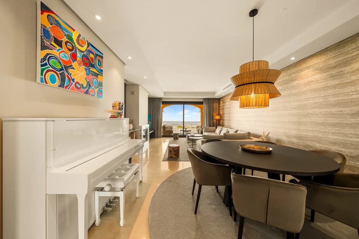 2 Bedroom Middle Floor Apartment for Sale in La Quinta, Málaga - Image 6
