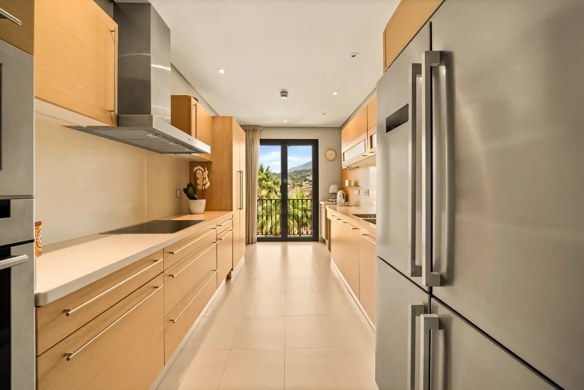 2 Bedroom Middle Floor Apartment for Sale in La Quinta, Málaga - Image 7