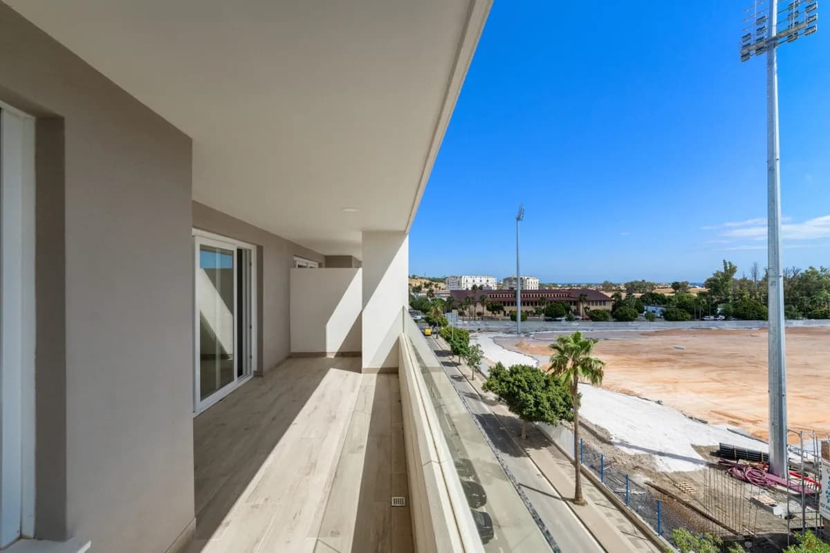 3 Bedroom Middle Floor Apartment for Sale in Nueva Andalucía, Málaga - Image 4
