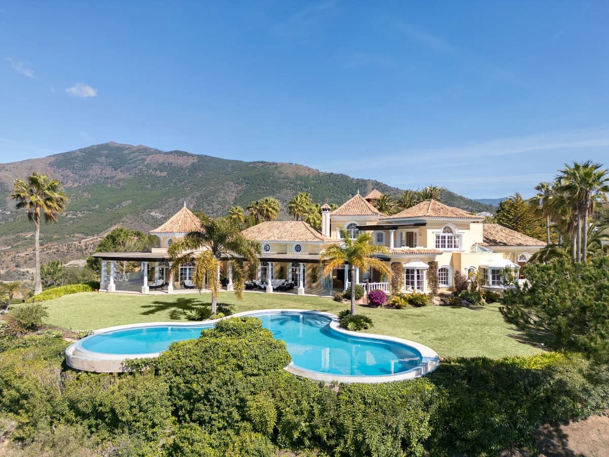 4 Bedroom Detached Villa for Sale in La Zagaleta, Málaga