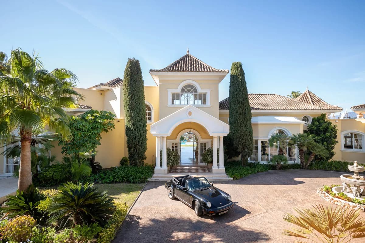 4 Bedroom Detached Villa for Sale in La Zagaleta, Málaga - Image 2