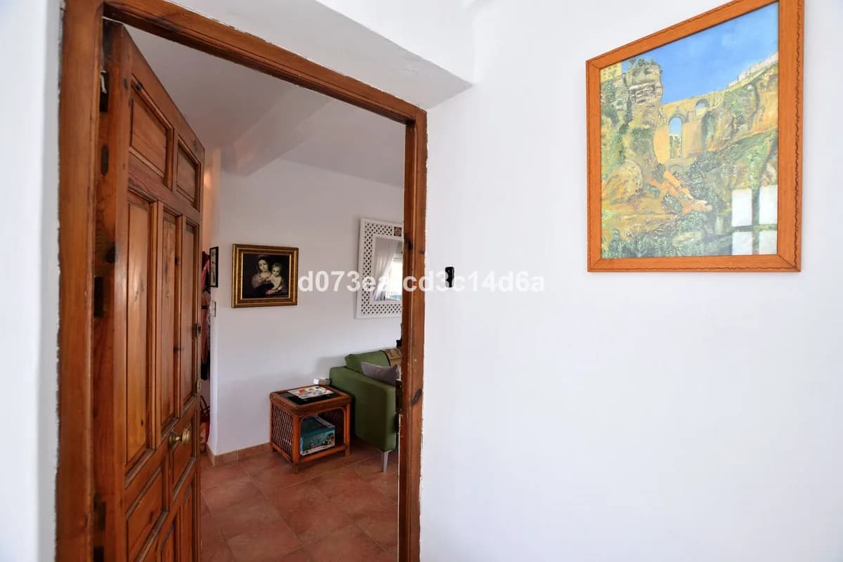 3 Bedroom Top Floor Apartment for Sale in Ronda, Málaga - Image 3