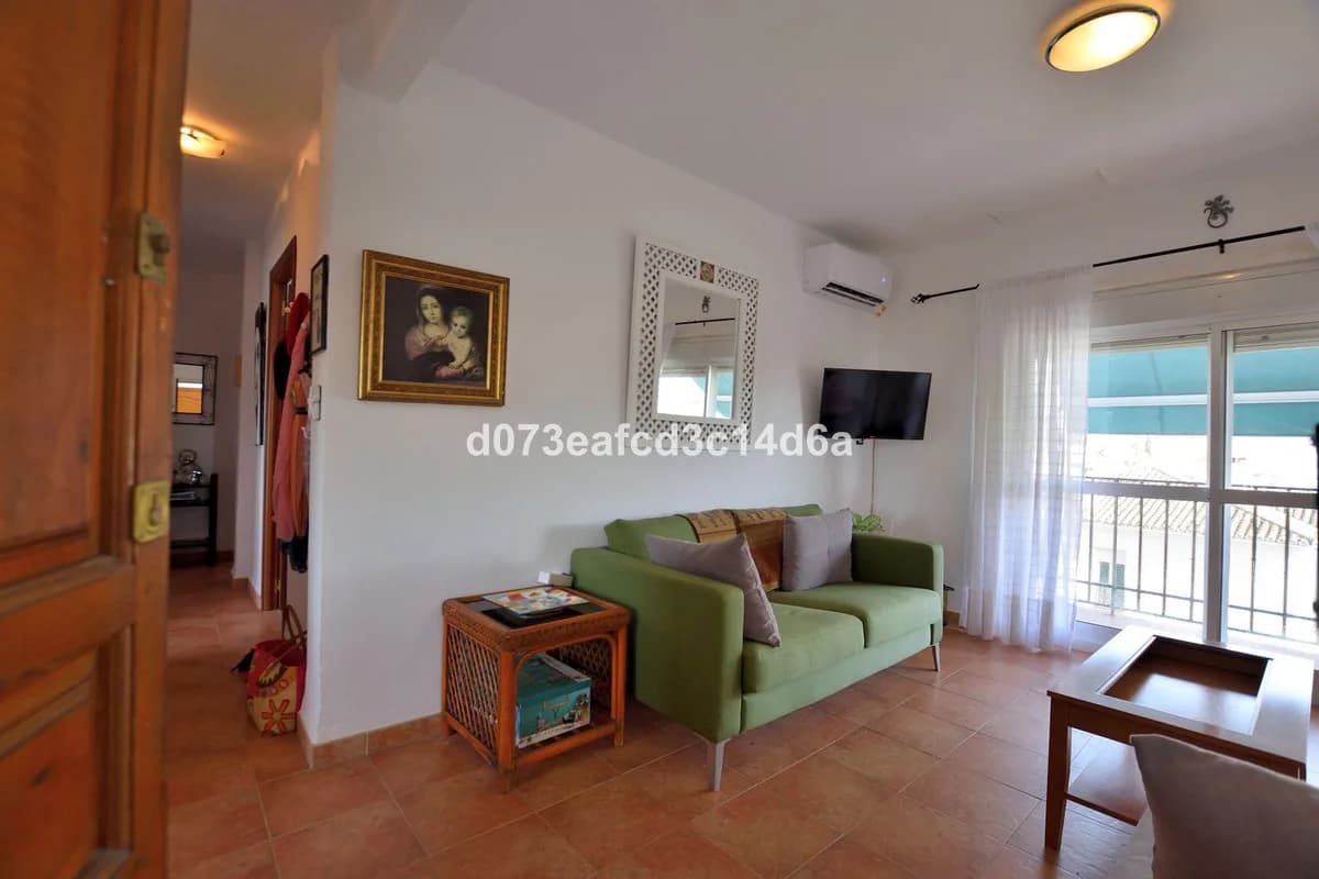 3 Bedroom Top Floor Apartment for Sale in Ronda, Málaga - Image 5