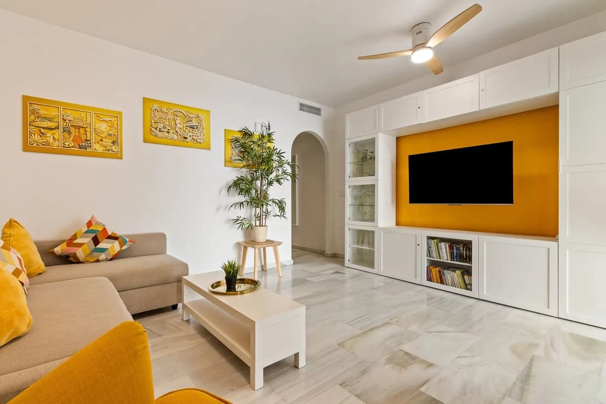 1 Bedroom Middle Floor Apartment for Sale in Mijas Costa, Málaga - Image 8