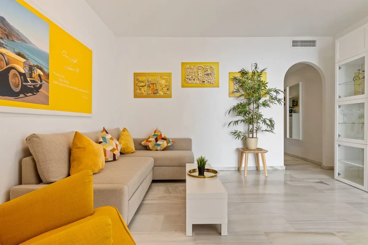 1 Bedroom Middle Floor Apartment for Sale in Mijas Costa, Málaga - Image 9
