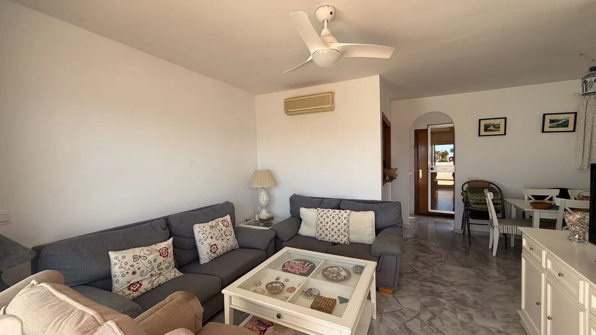 2 Bedroom Penthouse for Sale in Calahonda, Málaga - Image 7