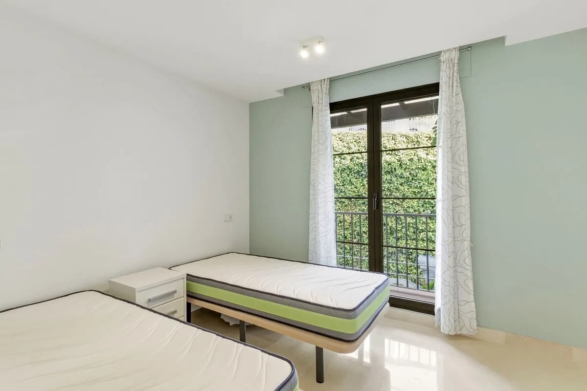 2 Bedroom Middle Floor Apartment for Sale in Los Arqueros, Málaga - Image 9