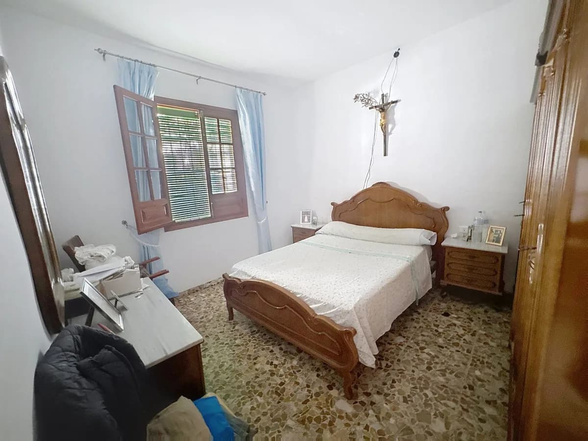 5 Bedroom Townhouse for Sale in Estepona, Málaga - Image 4