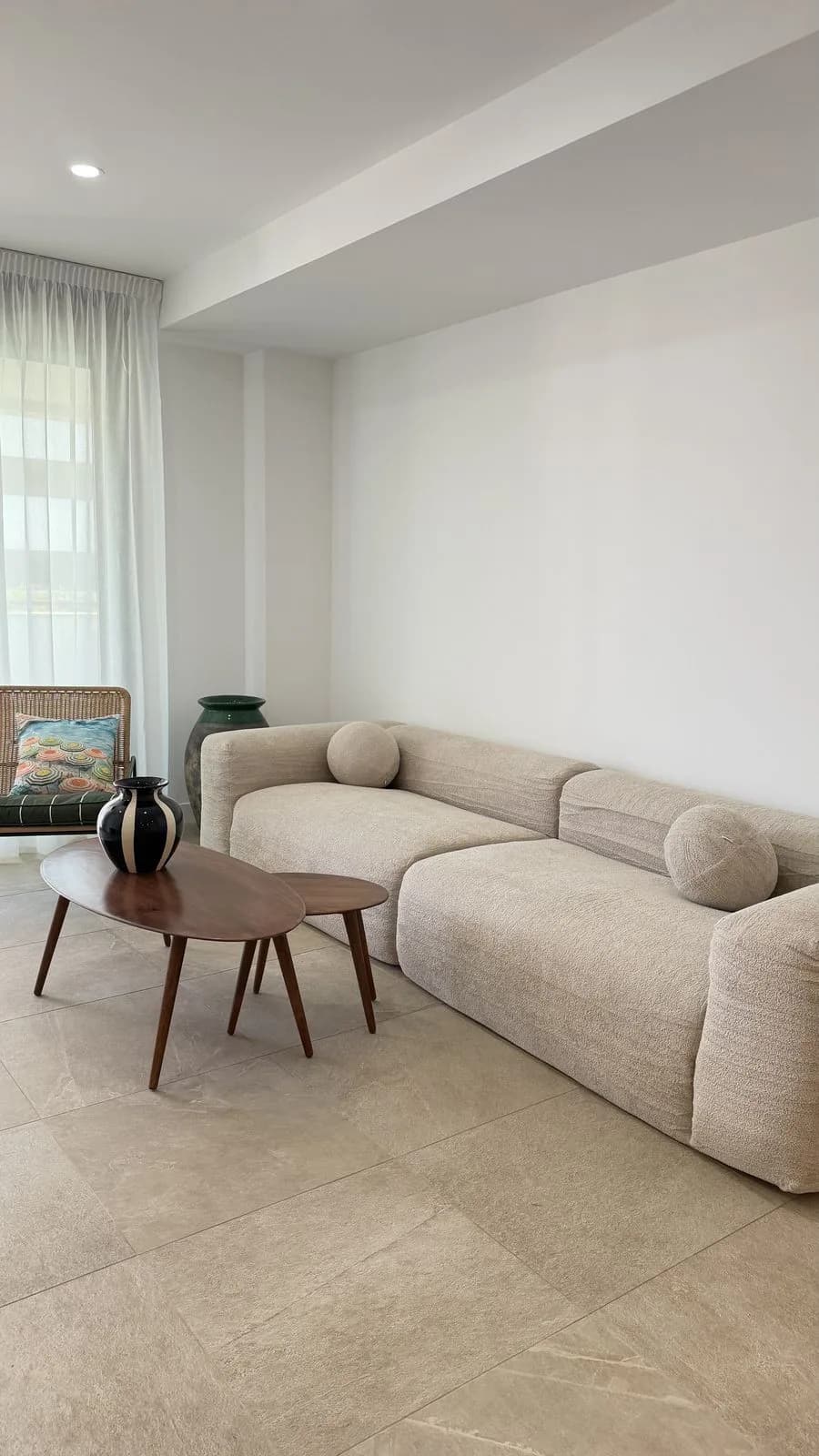 2 Bedroom Middle Floor Apartment for Sale in Estepona, Málaga - Image 3